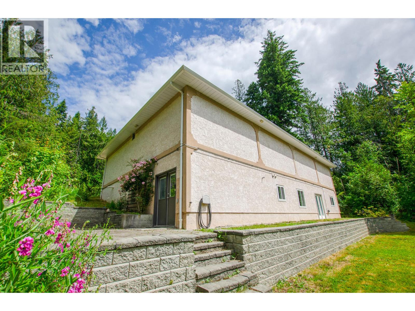 5648 Longbeach Road, Nelson, British Columbia  V1L 6N9 - Photo 6 - 10393326