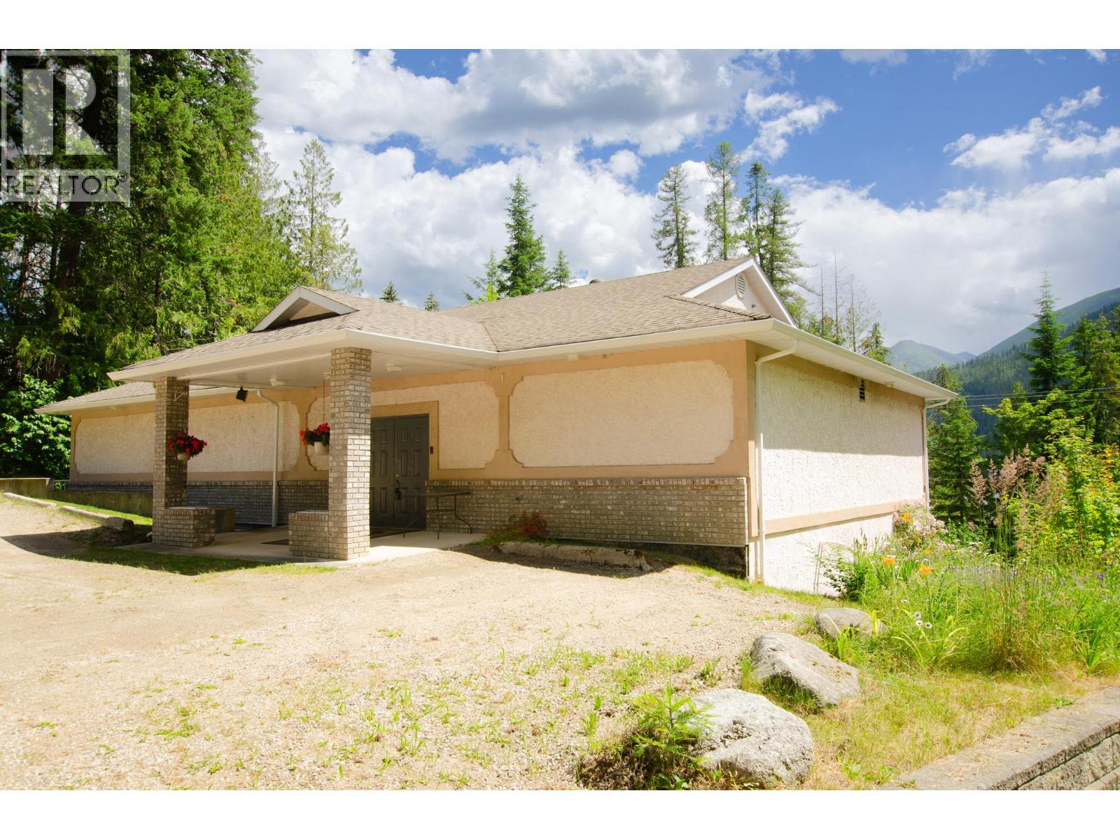 5648 Longbeach Road, Nelson, British Columbia  V1L 6N9 - Photo 62 - 10393326