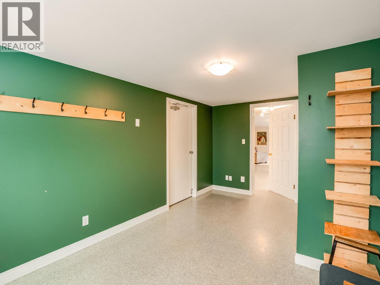 5648 Longbeach Road, Nelson, British Columbia  V1L 6N9 - Photo 7 - 10393326