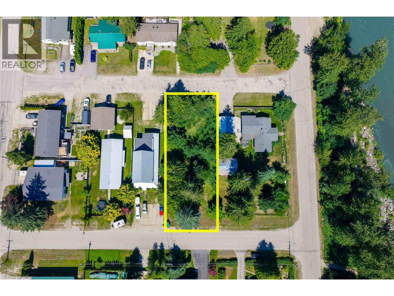 1206 Carlson Street, Revelstoke, British Columbia  V0E 2S0 - Photo 1 - 10393995