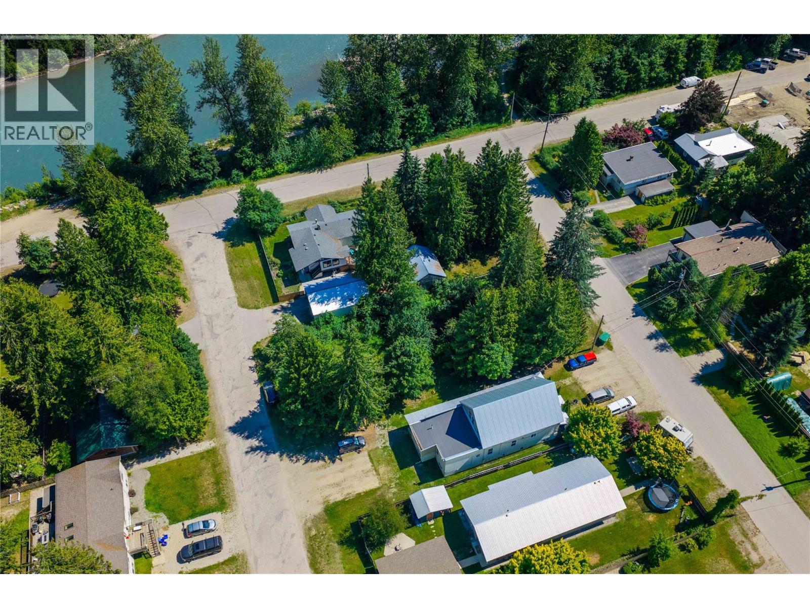 1206 Carlson Street, Revelstoke, British Columbia  V0E 2S0 - Photo 11 - 10393995