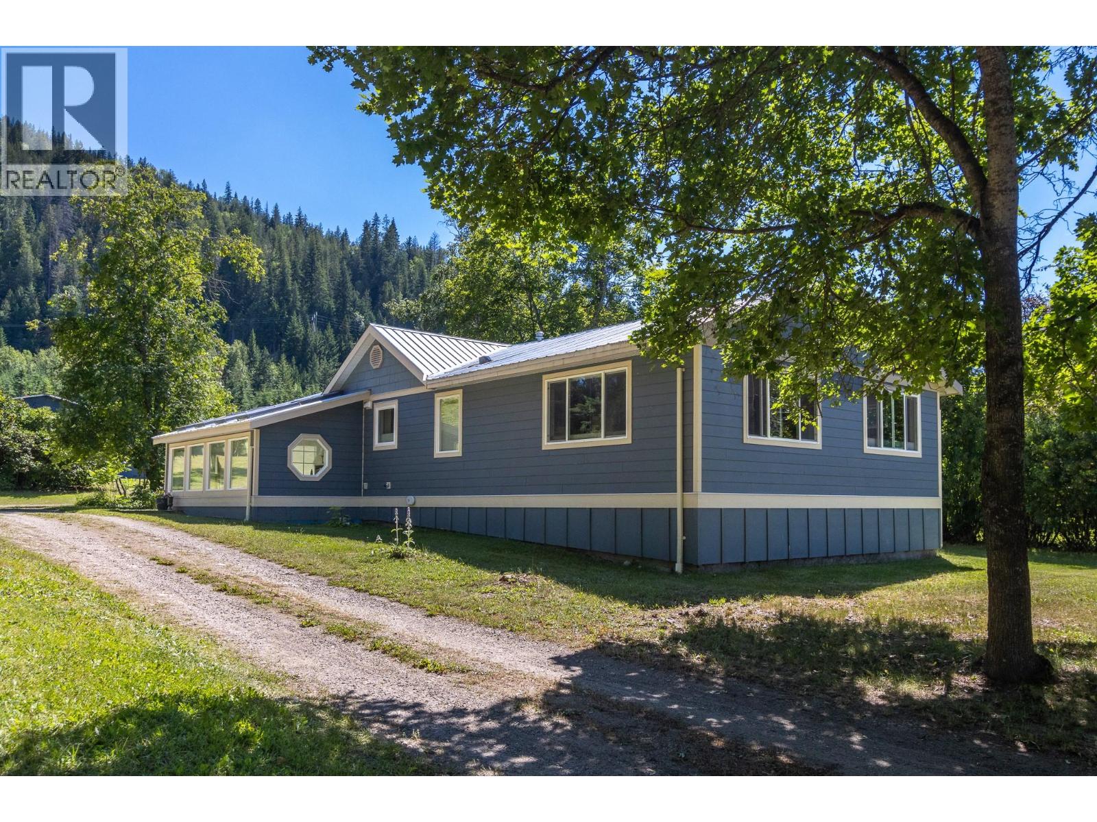 1370 20 Avenue Se, Salmon Arm, British Columbia  V1E 2C9 - Photo 1 - 10393786