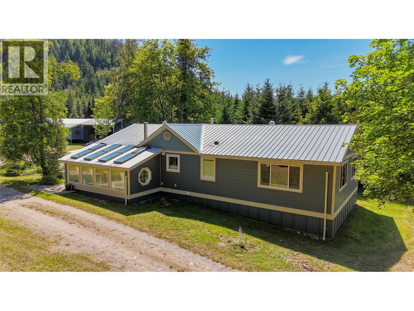 1370 20 Avenue Se, Salmon Arm, British Columbia  V1E 2C9 - Photo 2 - 10393786