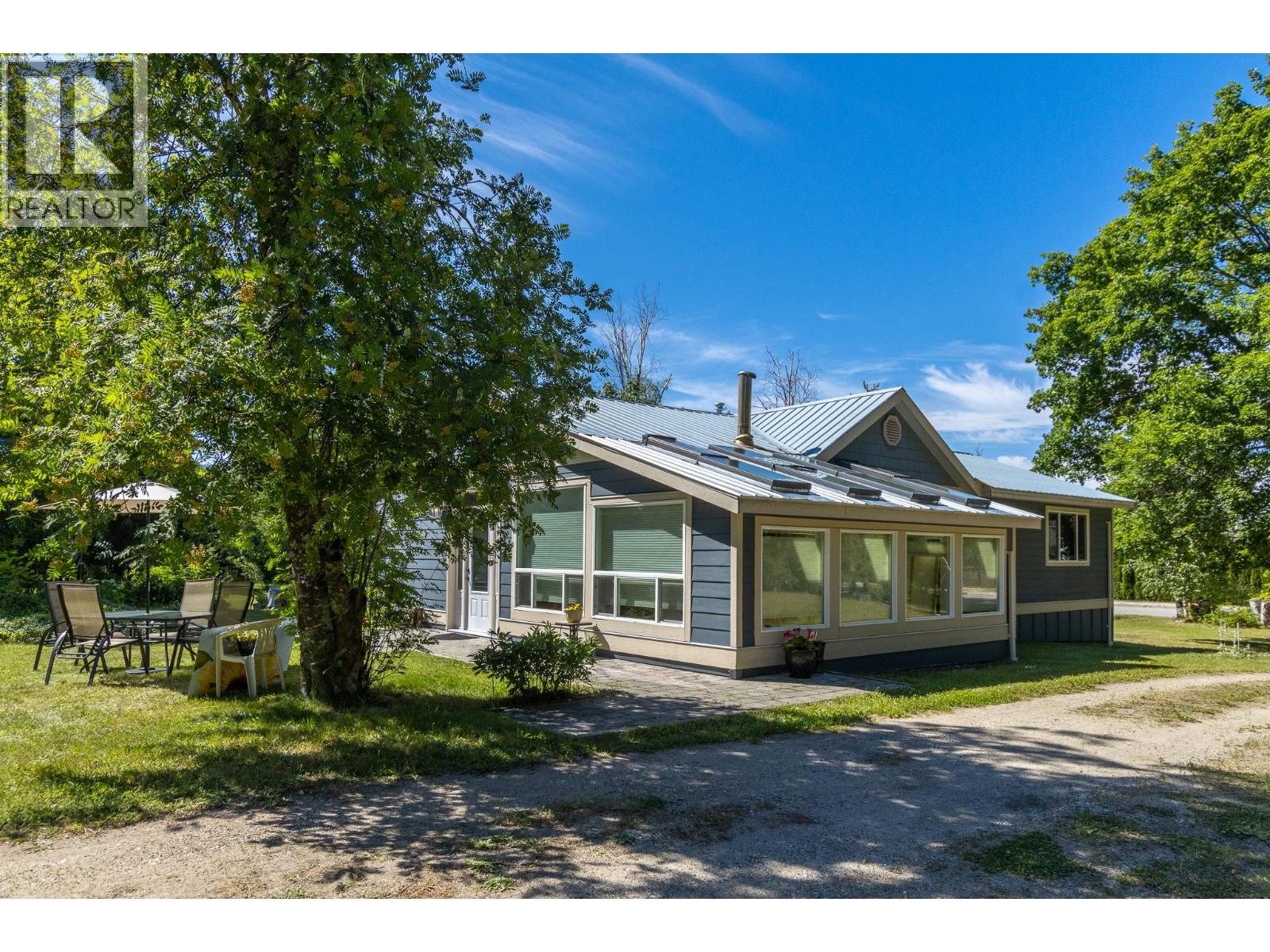 1370 20 Avenue Se, Salmon Arm, British Columbia  V1E 2C9 - Photo 3 - 10393786