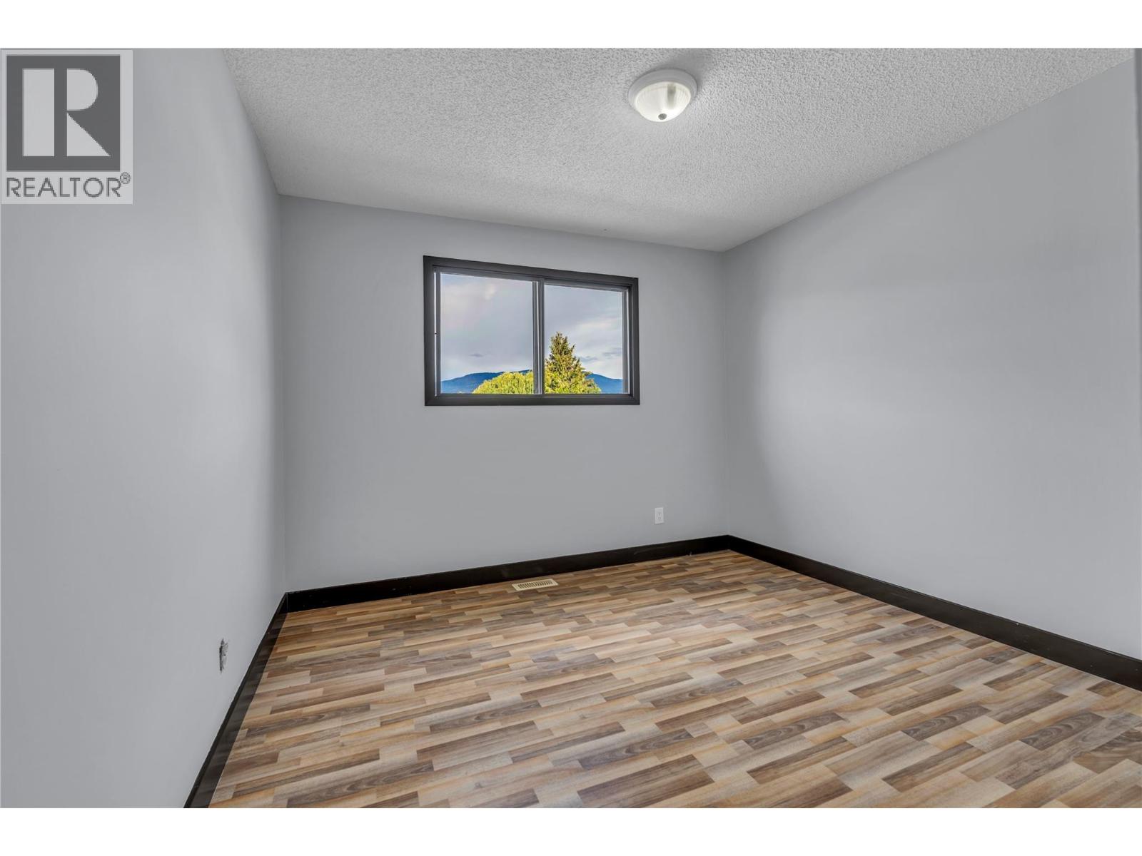 2550 Wiltse Drive, Penticton, British Columbia  V2A 7X5 - Photo 12 - 10394121