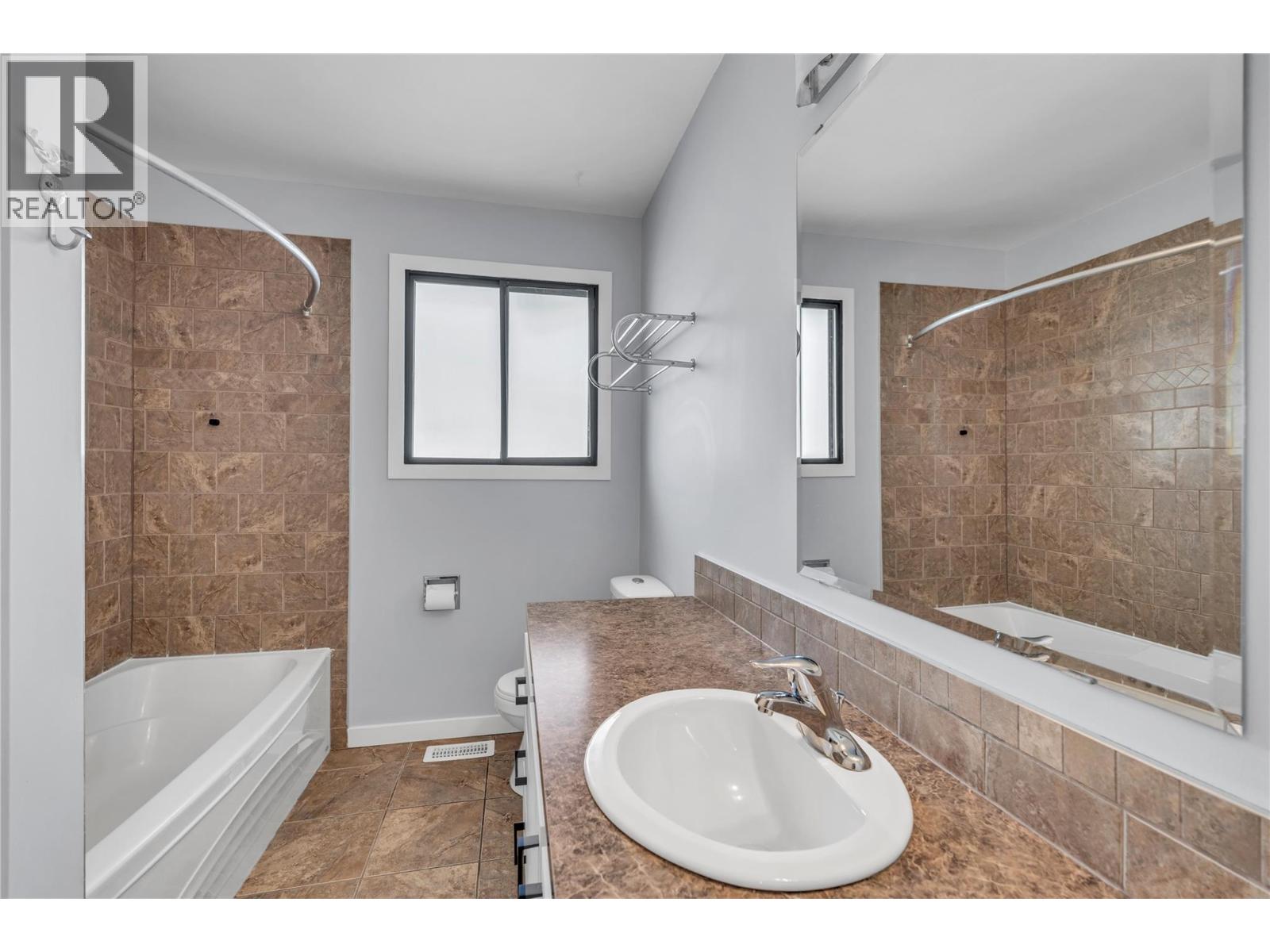 2550 Wiltse Drive, Penticton, British Columbia  V2A 7X5 - Photo 13 - 10394121