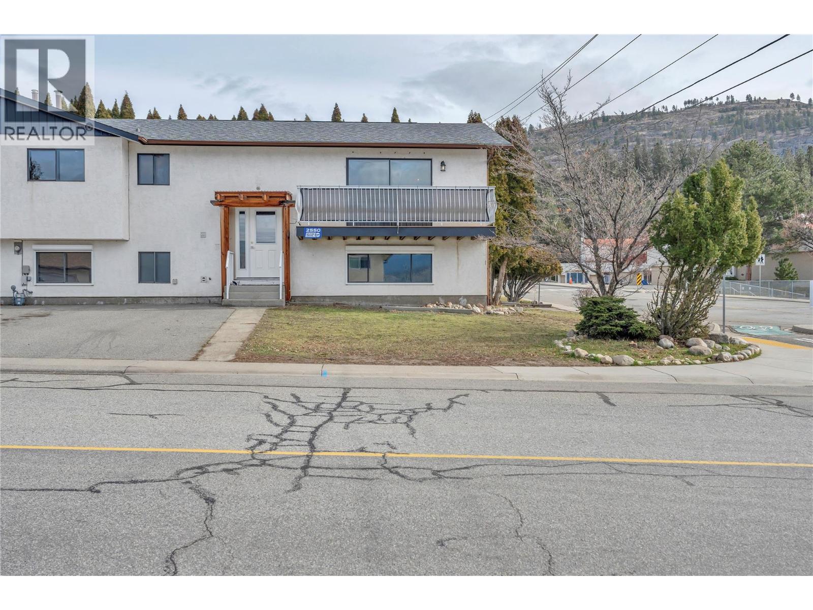 2550 Wiltse Drive, Penticton, British Columbia  V2A 7X5 - Photo 2 - 10394121