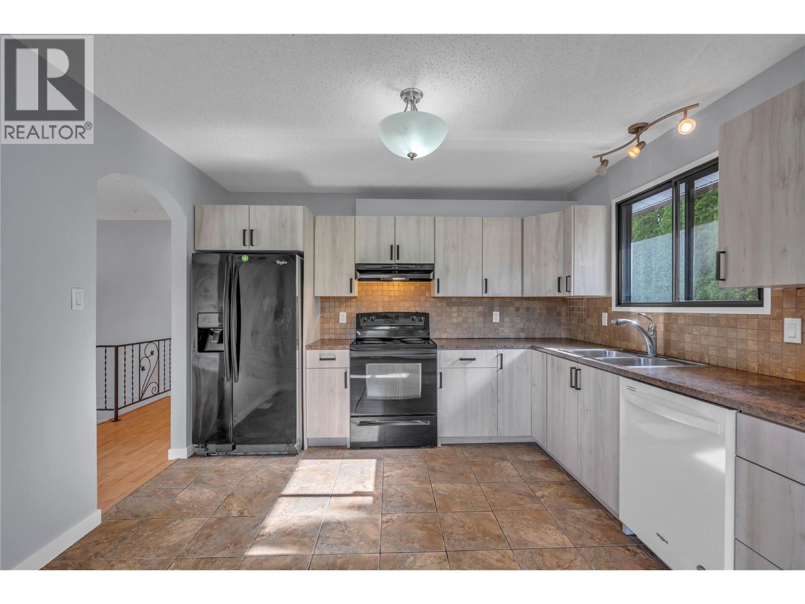 2550 Wiltse Drive, Penticton, British Columbia  V2A 7X5 - Photo 4 - 10394121