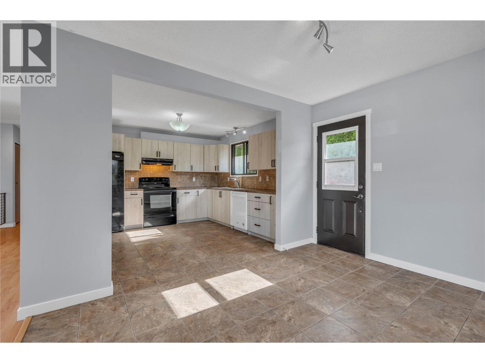 2550 Wiltse Drive, Penticton, British Columbia  V2A 7X5 - Photo 5 - 10394121