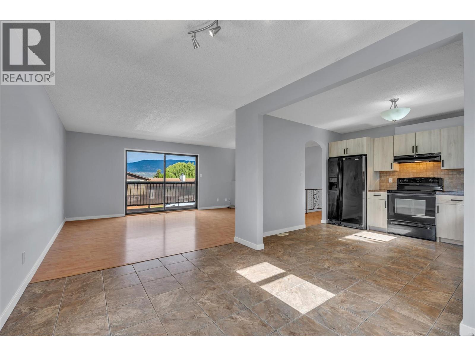 2550 Wiltse Drive, Penticton, British Columbia  V2A 7X5 - Photo 6 - 10394121