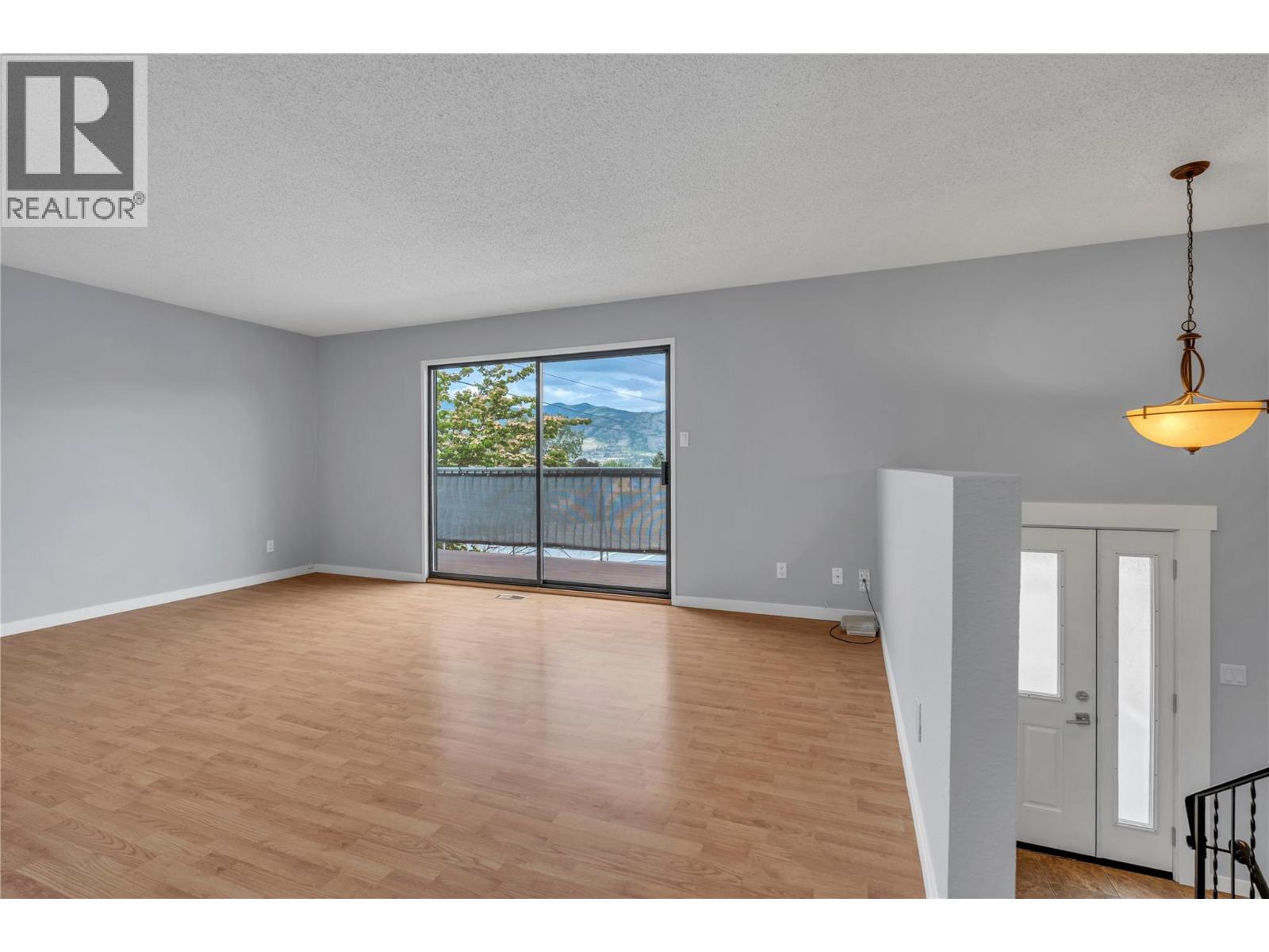 2550 Wiltse Drive, Penticton, British Columbia  V2A 7X5 - Photo 8 - 10394121