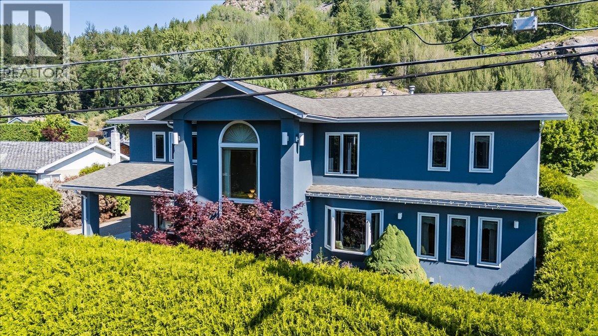 3441 Laburnum Drive, Trail, British Columbia  V1R 2S9 - Photo 2 - 10393917