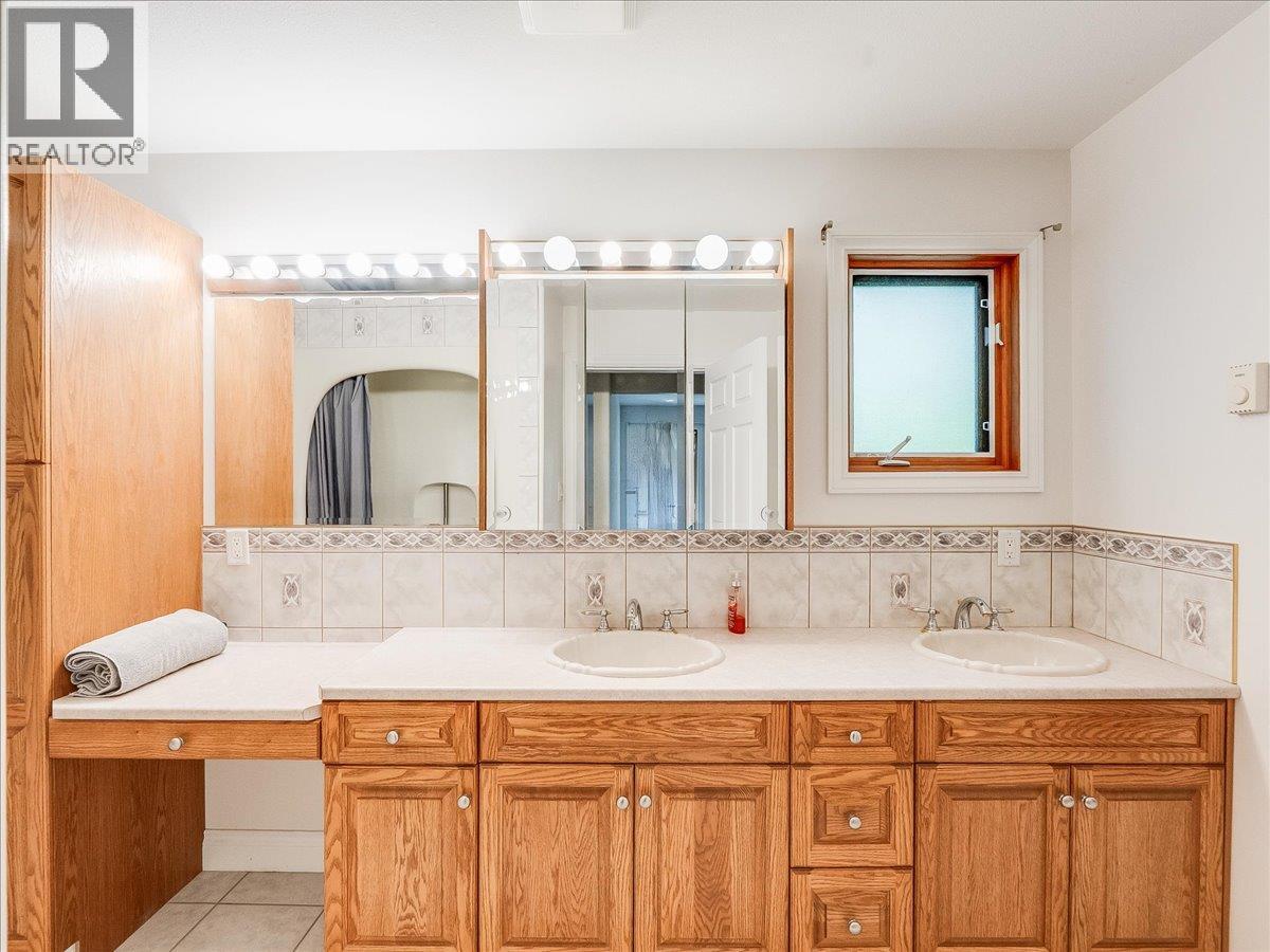3441 Laburnum Drive, Trail, British Columbia  V1R 2S9 - Photo 24 - 10393917