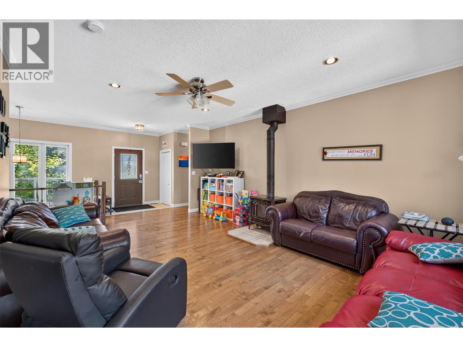 6876 Columbia Ridge Drive, Fairmont Hot Springs, British Columbia  V0B 1L2 - Photo 9 - 10394116