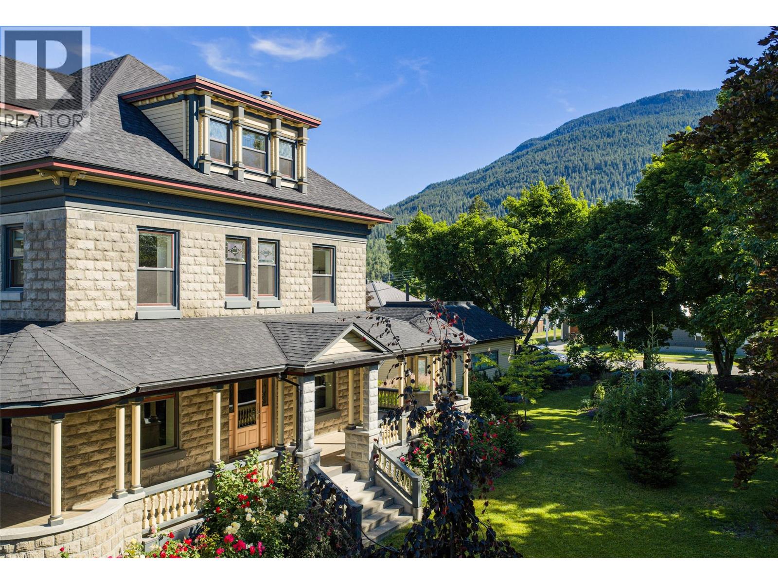805 & 815 Mackenzie Avenue, Revelstoke, British Columbia  V0E 2S0 - Photo 6 - 10393237