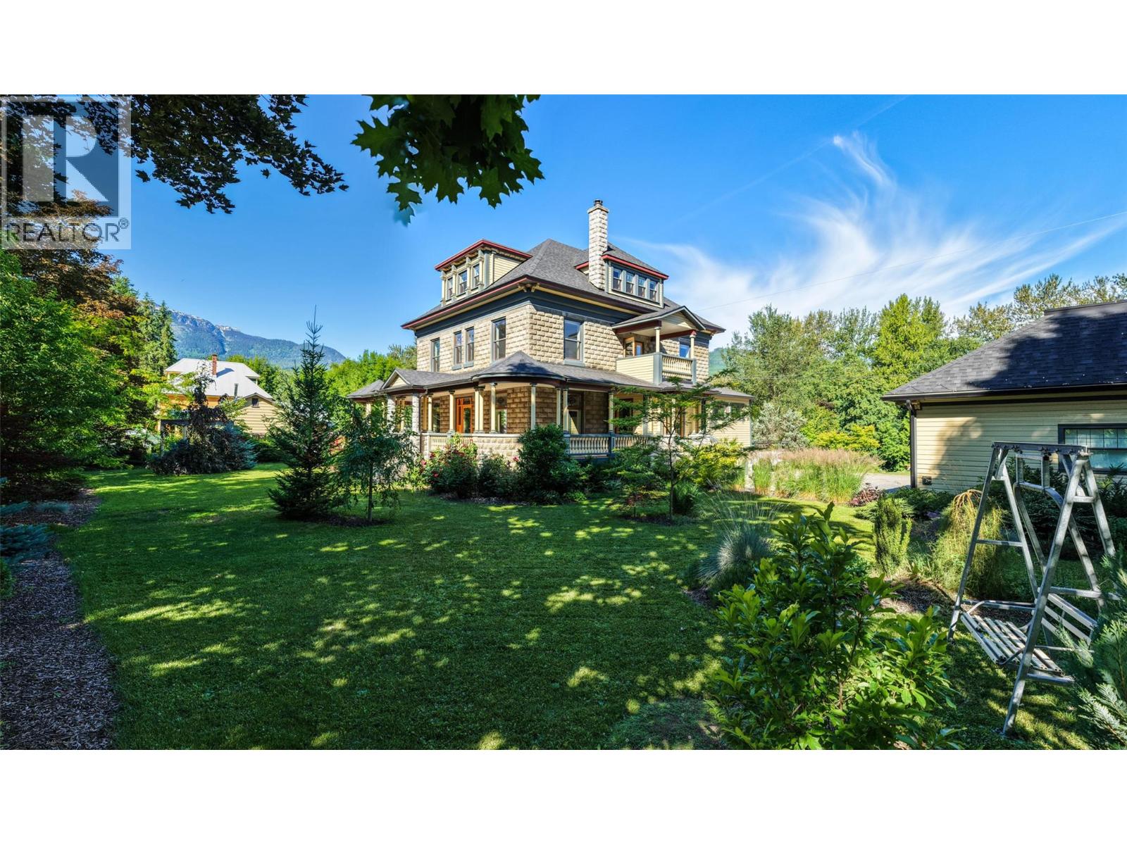 805 & 815 Mackenzie Avenue, Revelstoke, British Columbia  V0E 2S0 - Photo 8 - 10393237