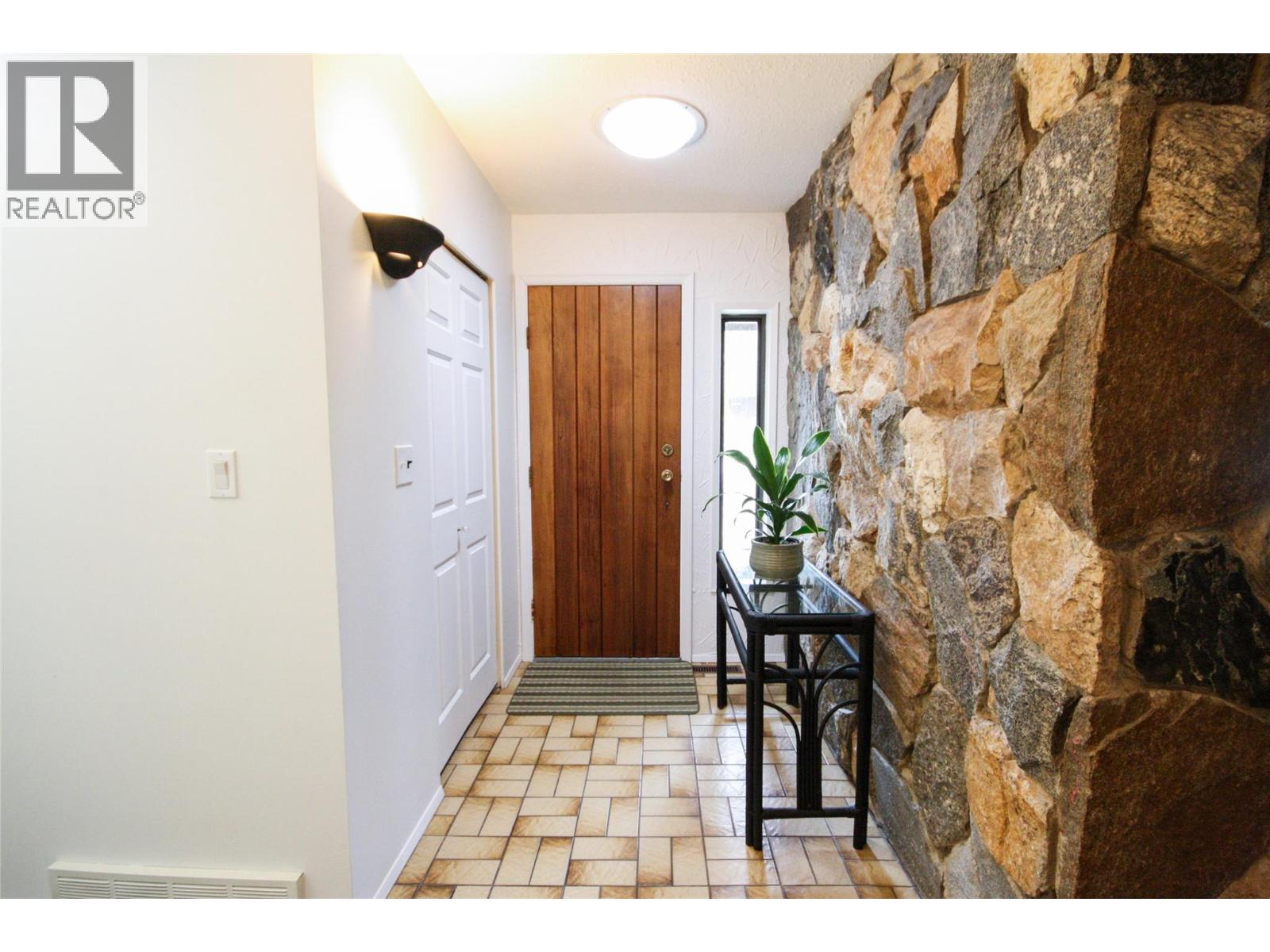 1402 Amhurst Road, Sicamous, British Columbia  V0E 2V0 - Photo 6 - 10394020