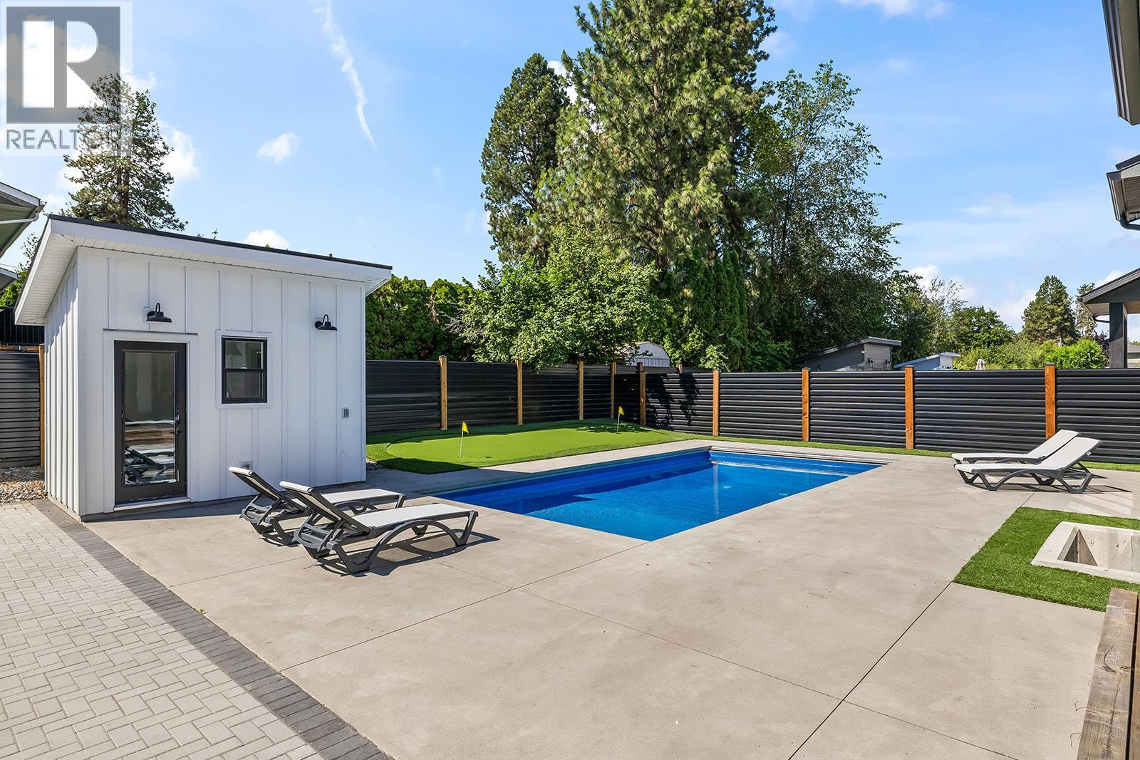 693 Balsam Road, Kelowna, British Columbia  V1W 1C1 - Photo 4 - 10393848