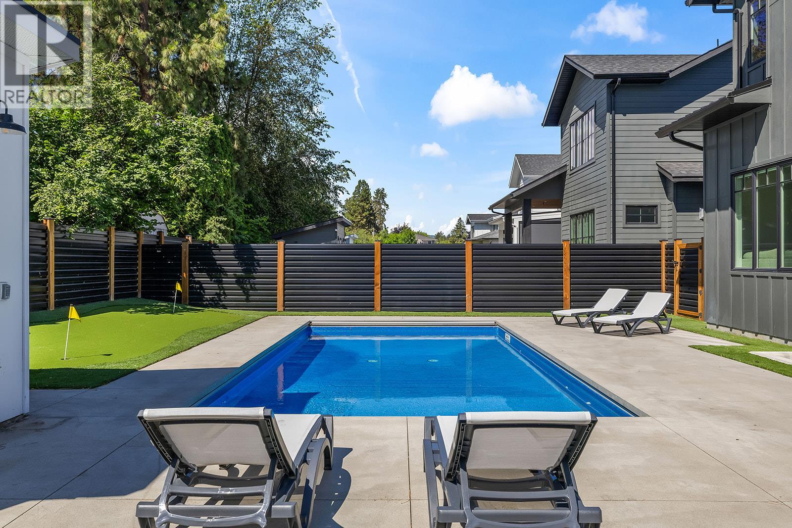 693 Balsam Road, Kelowna, British Columbia  V1W 1C1 - Photo 5 - 10393848