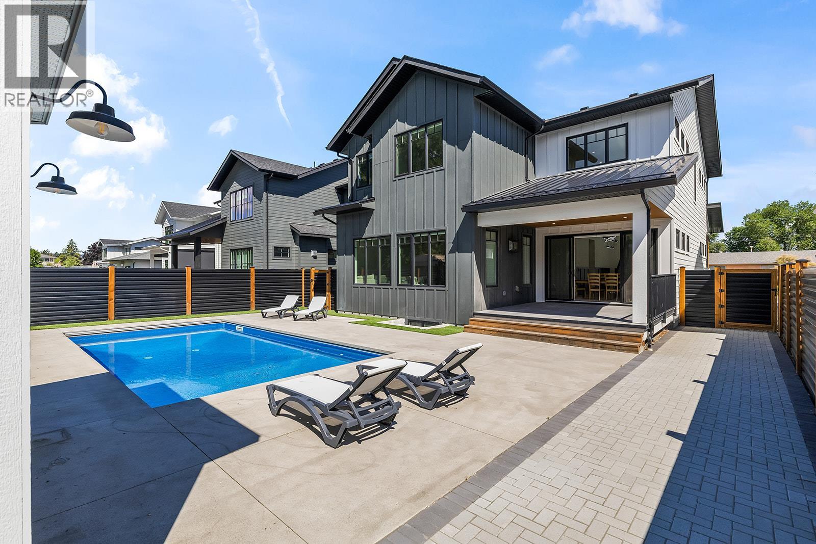 693 Balsam Road, Kelowna, British Columbia  V1W 1C1 - Photo 6 - 10393848