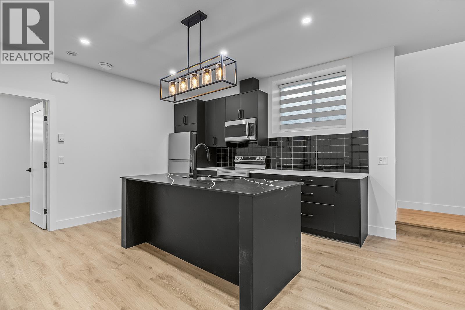 693 Balsam Road, Kelowna, British Columbia  V1W 1C1 - Photo 74 - 10393848