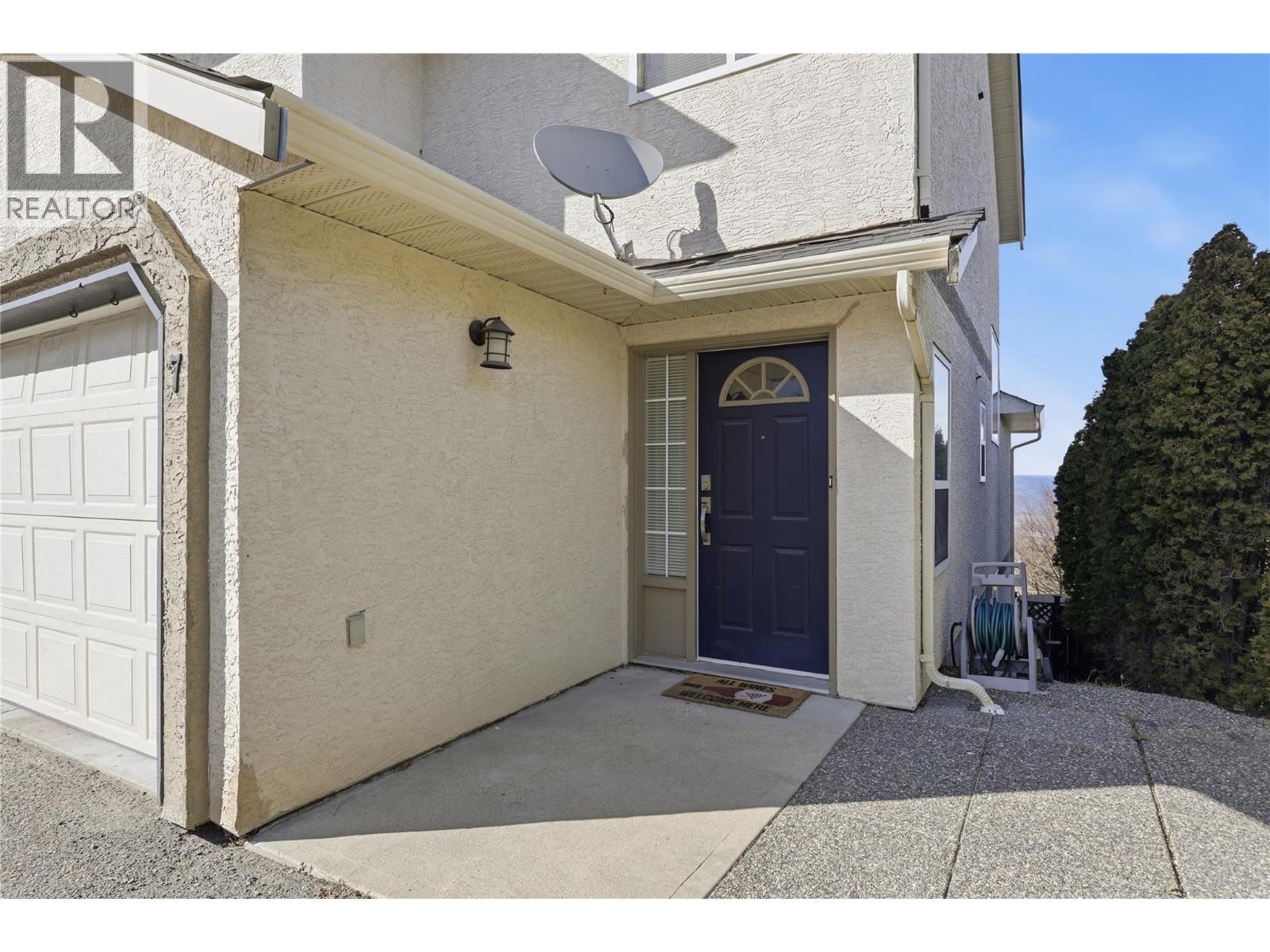 750 Dunrobin Drive Unit# 7, Kamloops, British Columbia  V1S 1X3 - Photo 2 - 10394242