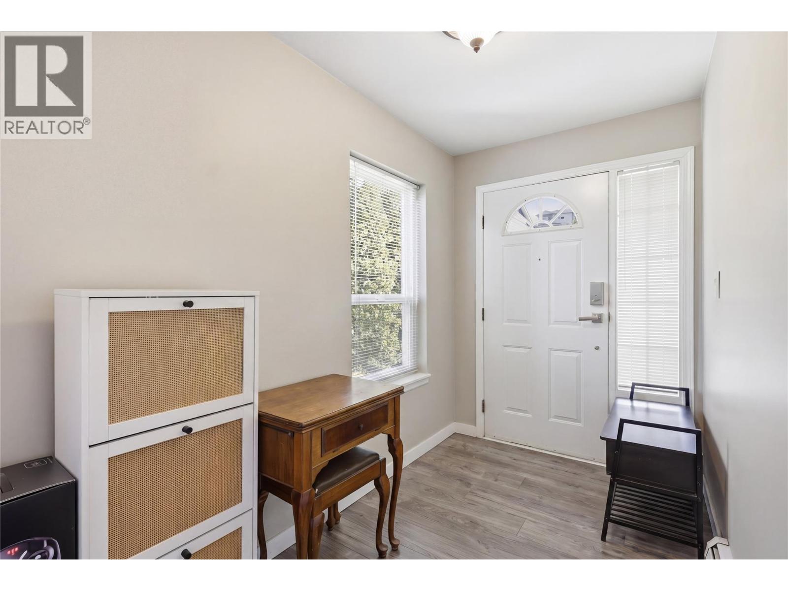 750 Dunrobin Drive Unit# 7, Kamloops, British Columbia  V1S 1X3 - Photo 3 - 10394242