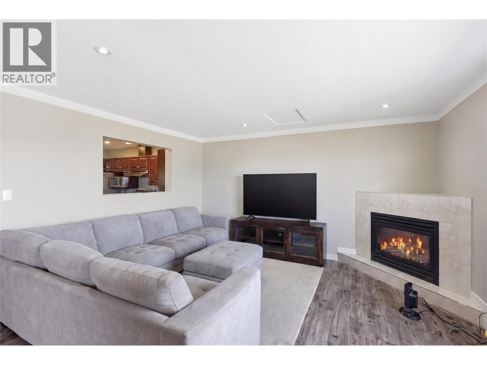 750 Dunrobin Drive Unit# 7, Kamloops, British Columbia  V1S 1X3 - Photo 4 - 10394242