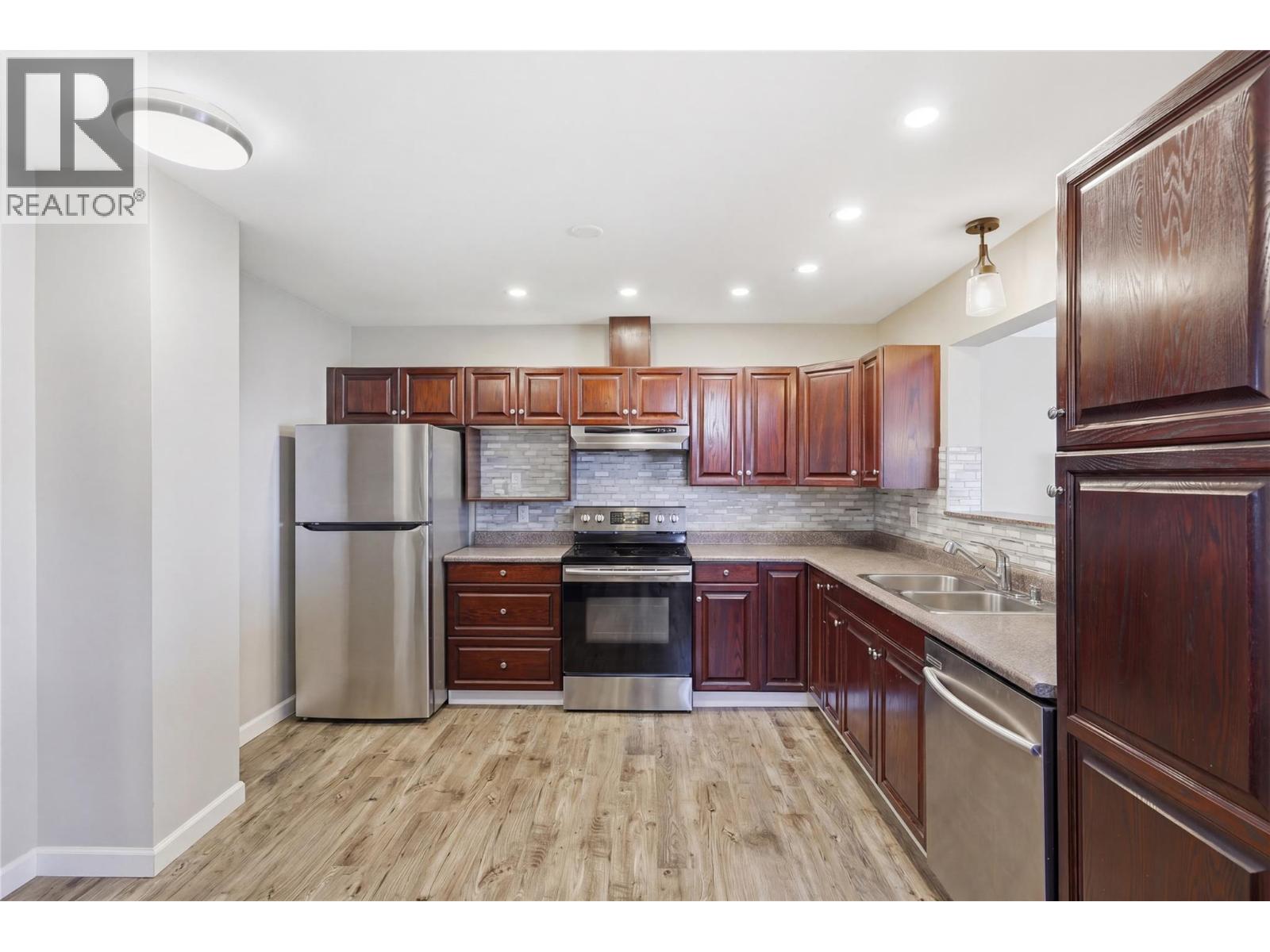 750 Dunrobin Drive Unit# 7, Kamloops, British Columbia  V1S 1X3 - Photo 6 - 10394242
