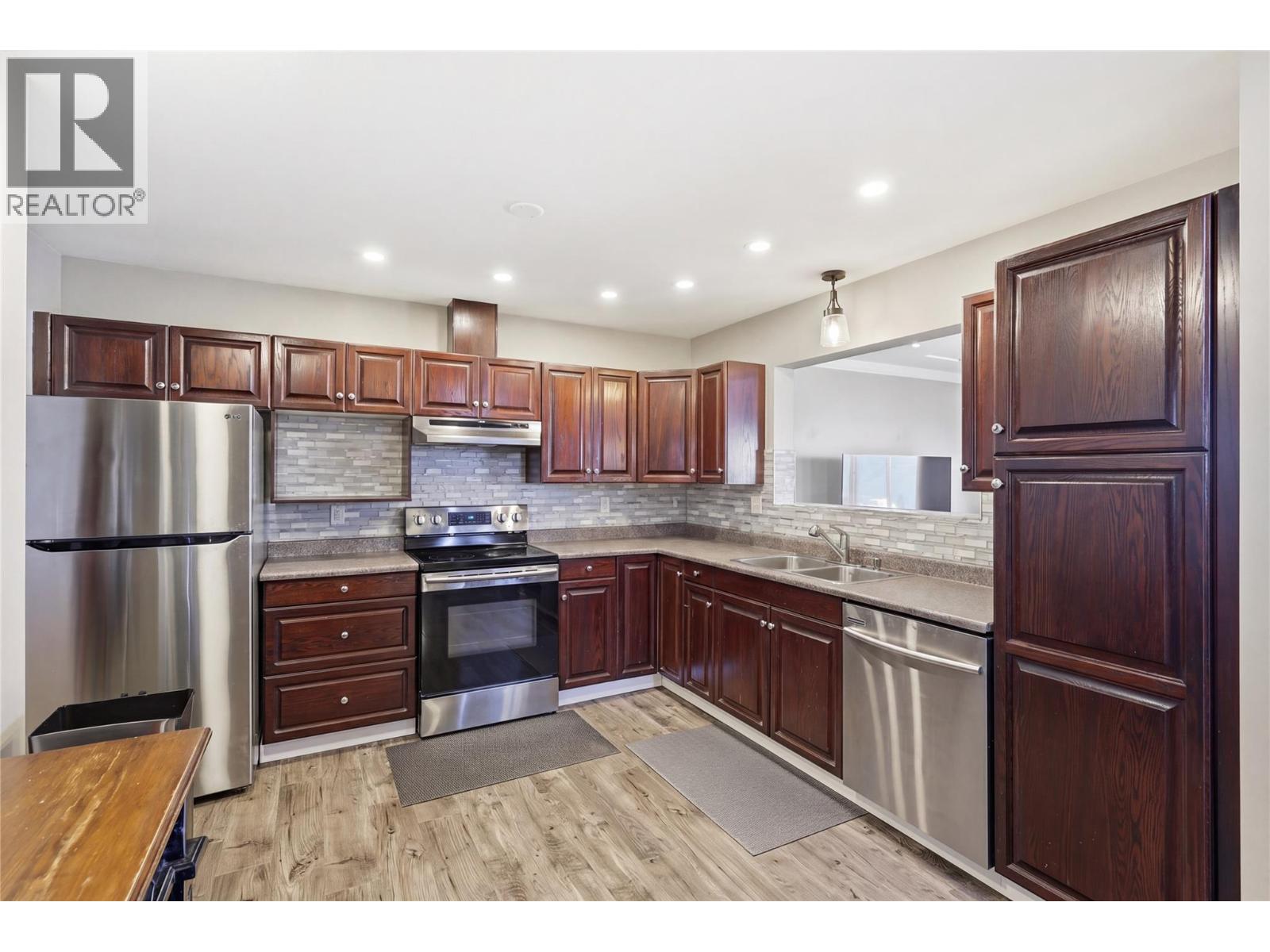 750 Dunrobin Drive Unit# 7, Kamloops, British Columbia  V1S 1X3 - Photo 7 - 10394242