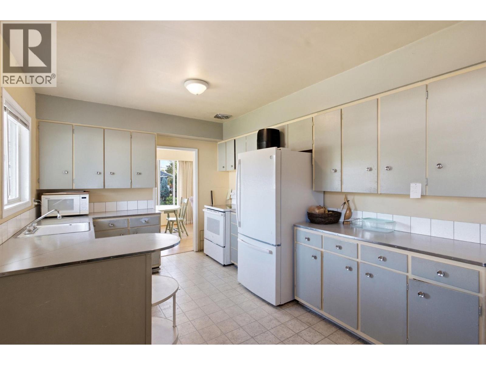 2362 Abbott Street, Kelowna, British Columbia  V1Y 1E6 - Photo 7 - 10394154