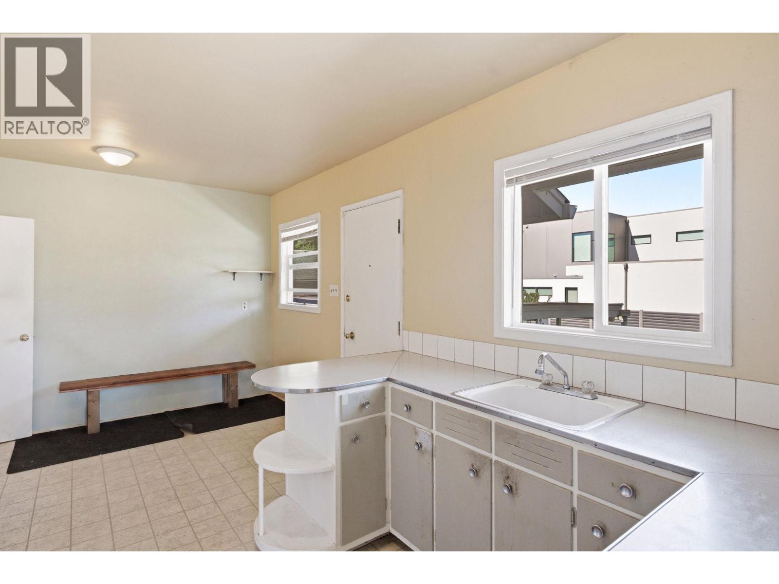 2362 Abbott Street, Kelowna, British Columbia  V1Y 1E6 - Photo 9 - 10394154