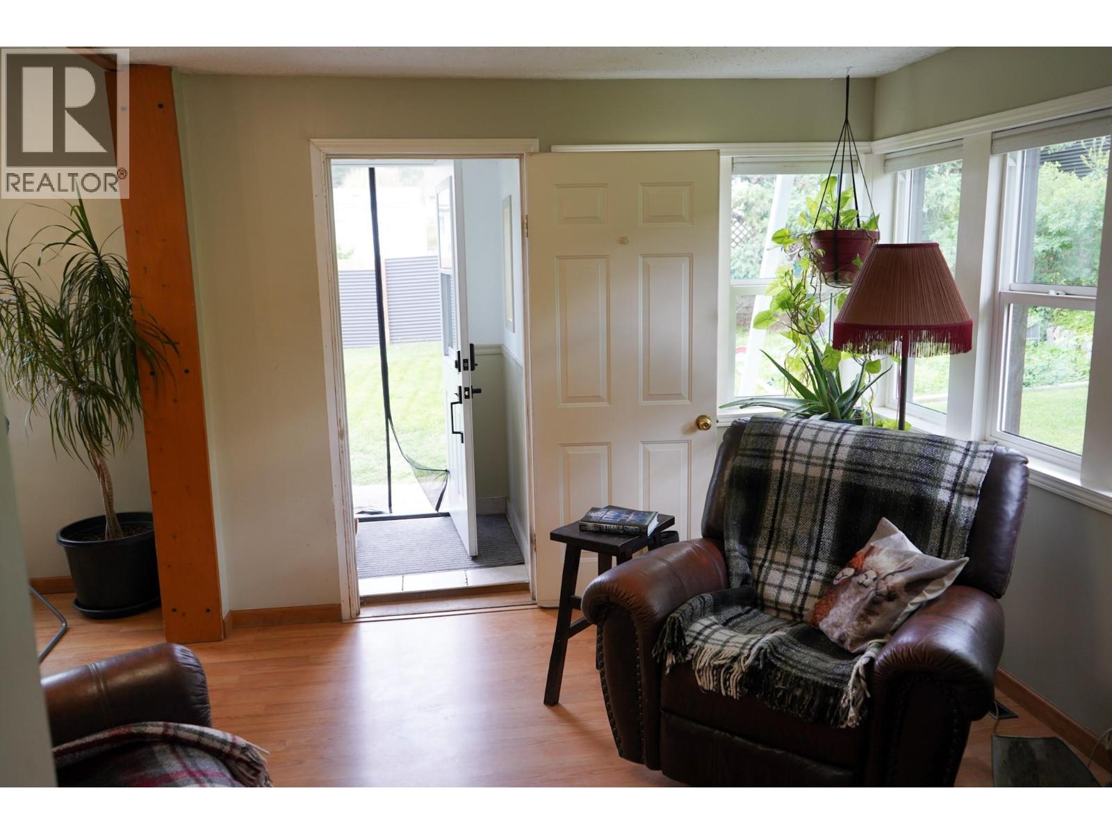 304 Mcdonald Avenue, Clinton, British Columbia  V0K 1K0 - Photo 6 - 10393970