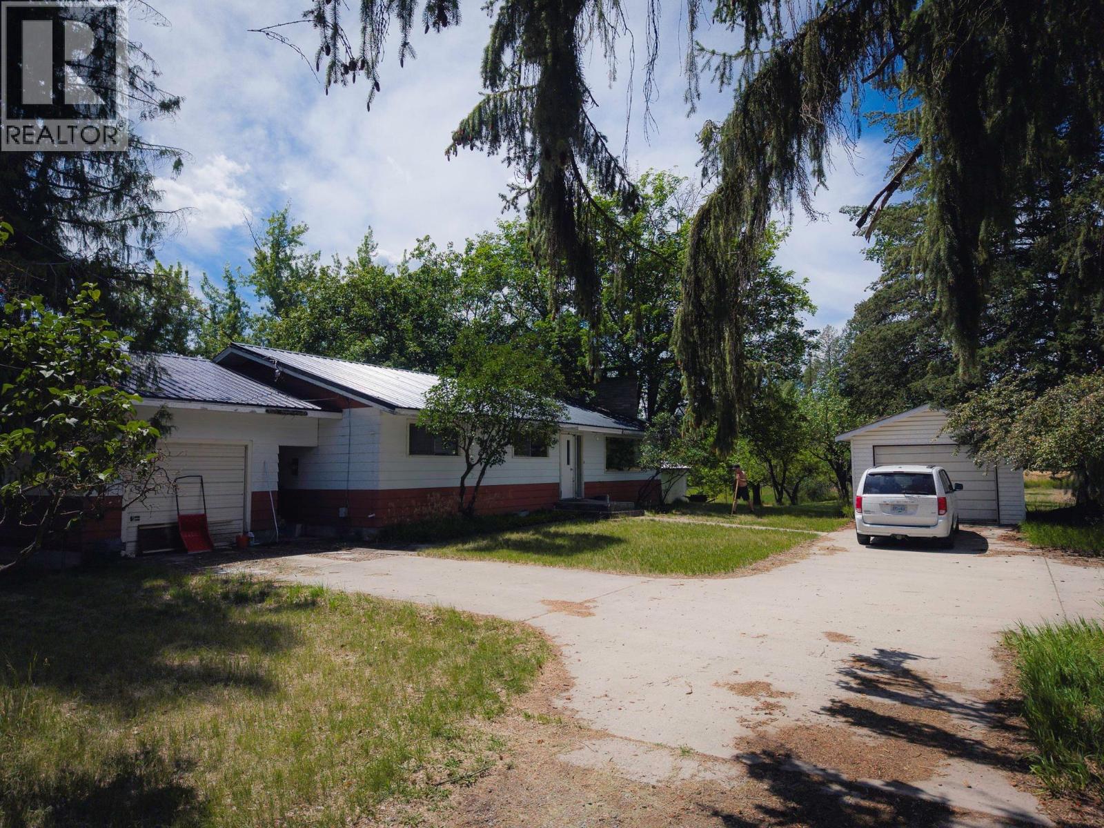 6465 27 Street, Grand Forks, British Columbia  V0H 1H0 - Photo 2 - 10393631