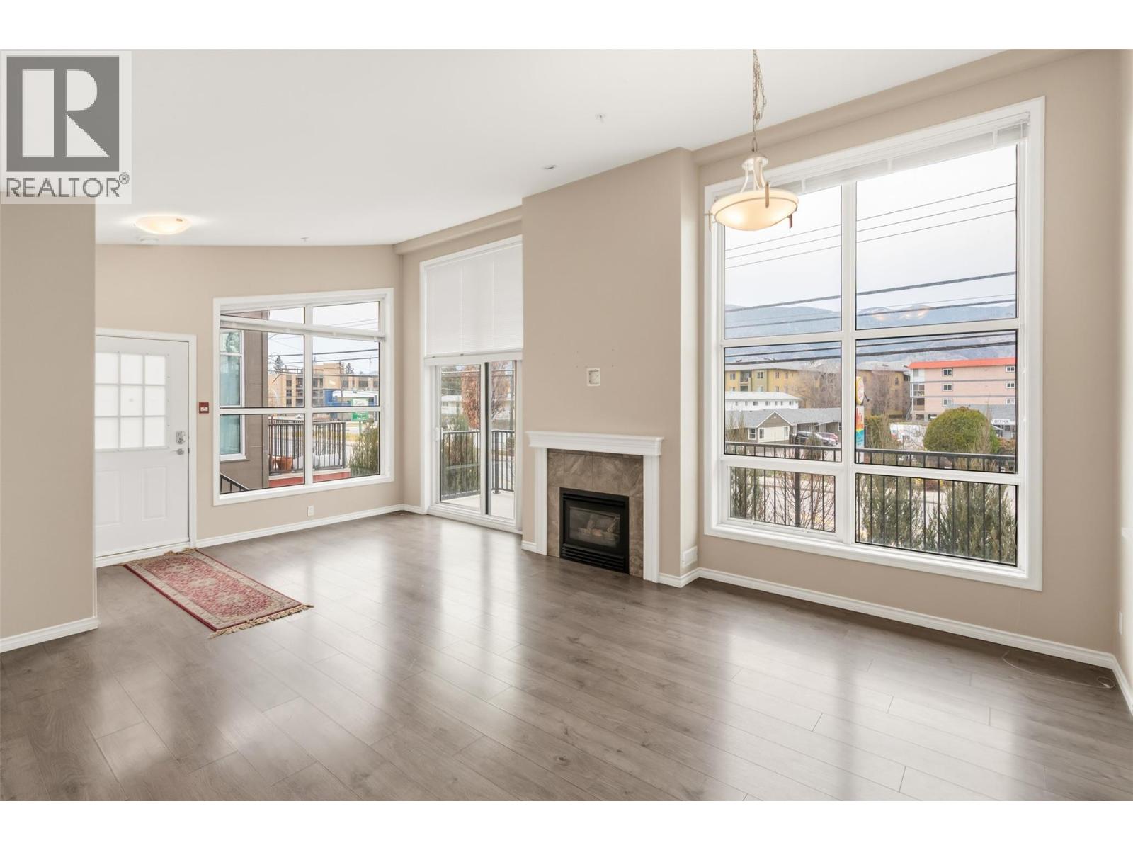 3388 Skaha Lake Road Unit# 201, Penticton, British Columbia  V2A 6G4 - Photo 2 - 10394165