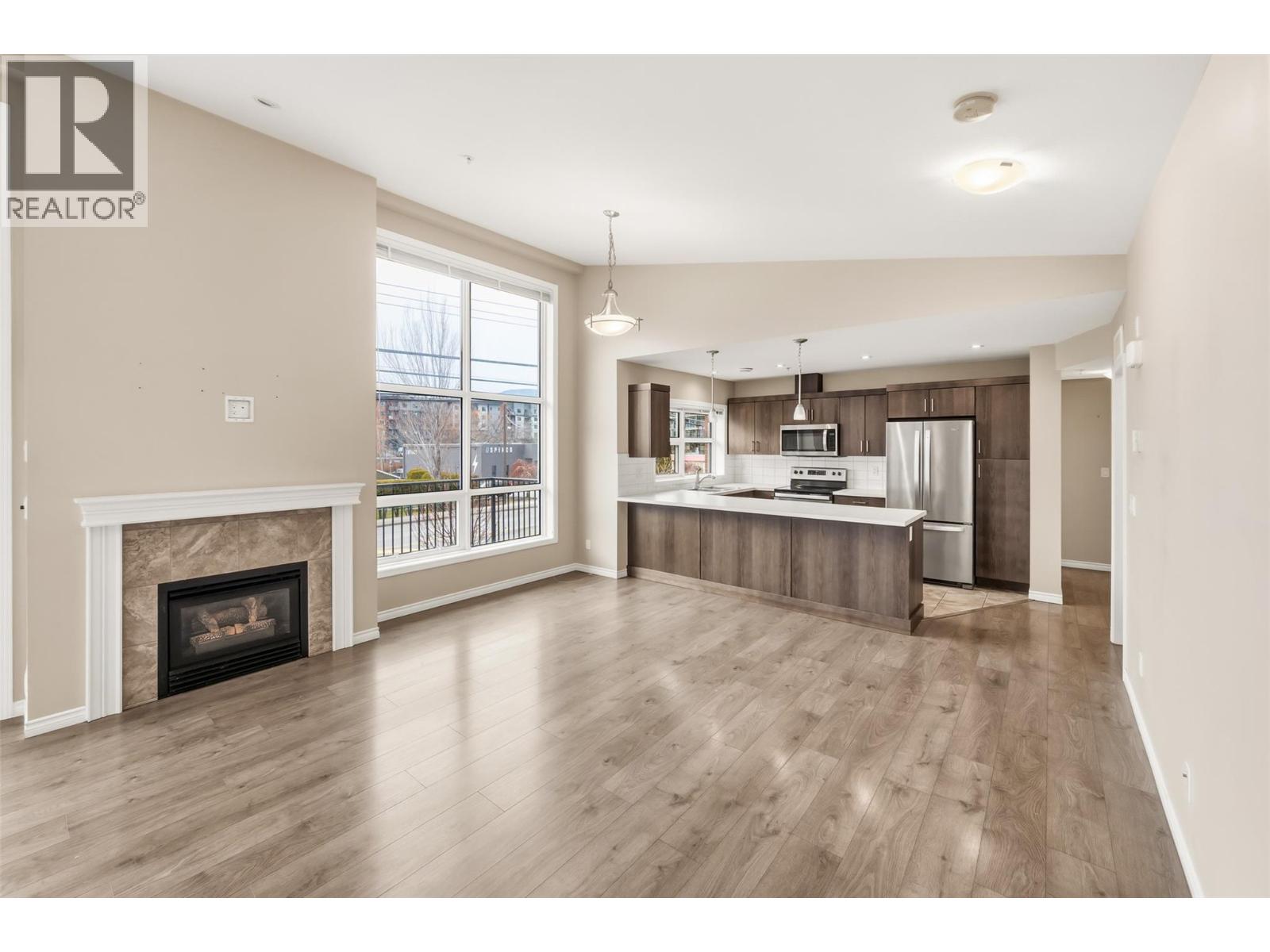 3388 Skaha Lake Road Unit# 201, Penticton, British Columbia  V2A 6G4 - Photo 8 - 10394165