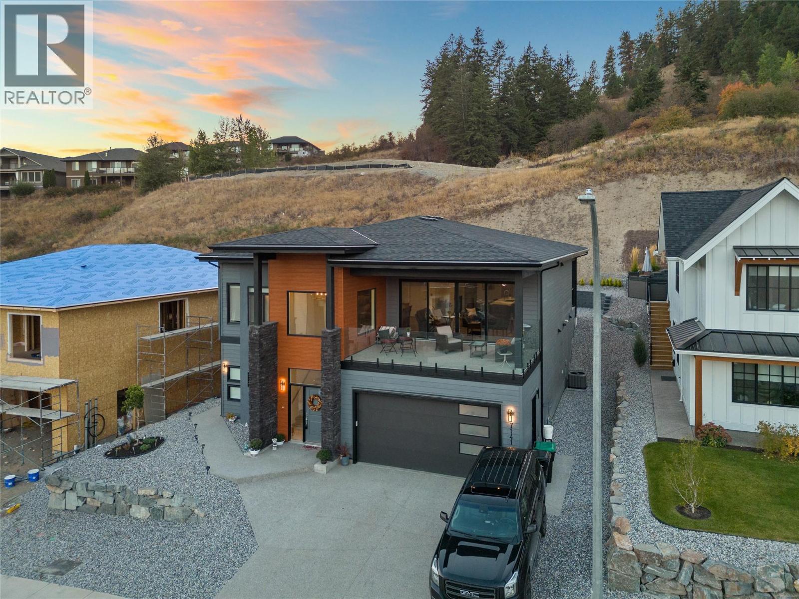 7141 Nakiska Drive, Vernon, British Columbia  V1B 3M5 - Photo 4 - 10394088