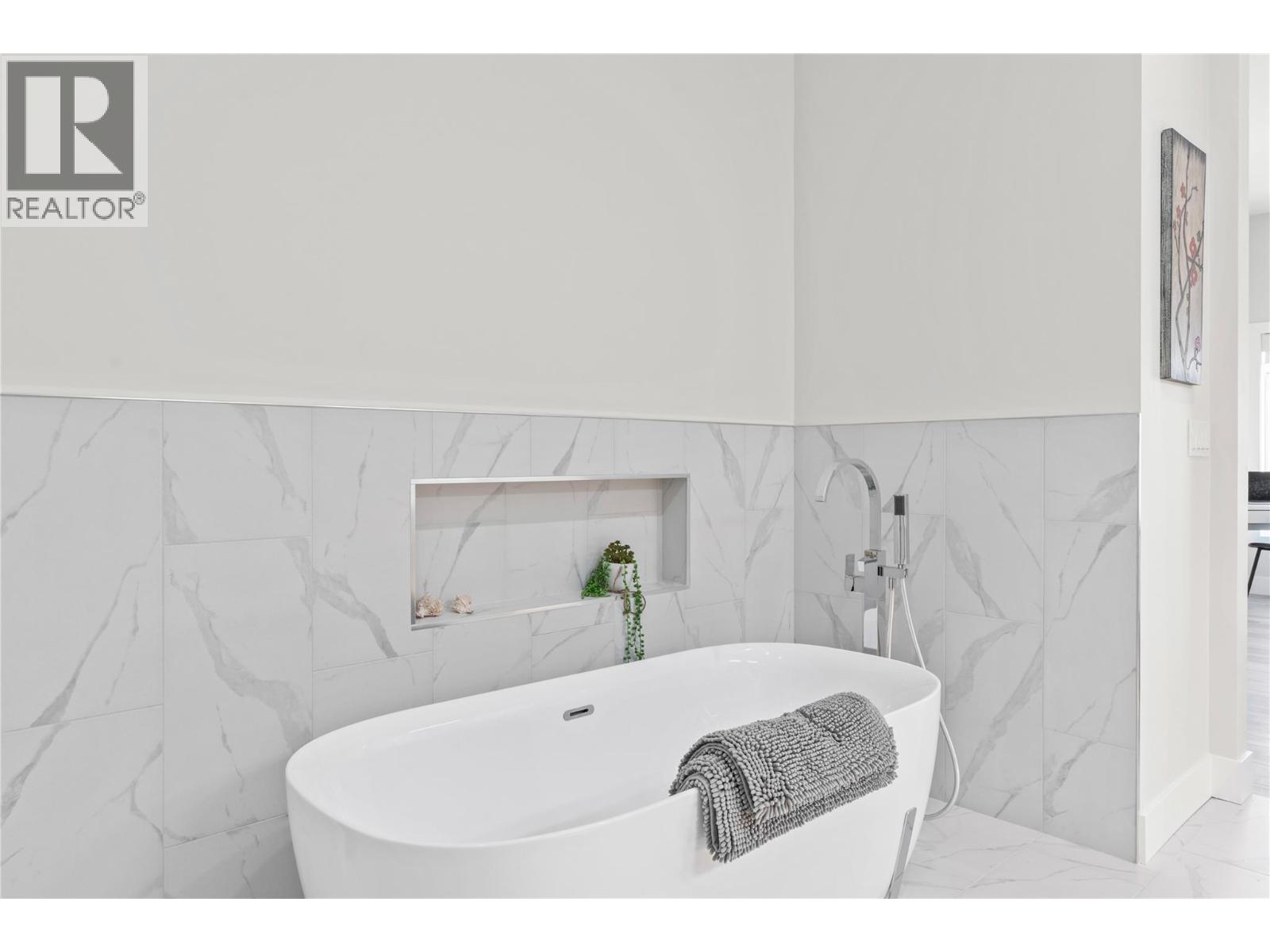 7141 Nakiska Drive, Vernon, British Columbia  V1B 3M5 - Photo 42 - 10394088