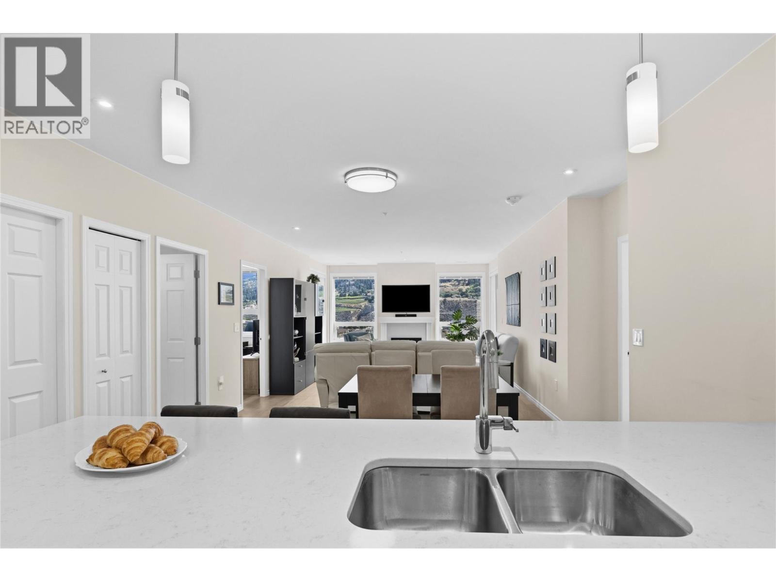 3346 Skaha Lake Road Unit# 1206, Penticton, British Columbia  V2A 0H6 - Photo 3 - 10393520