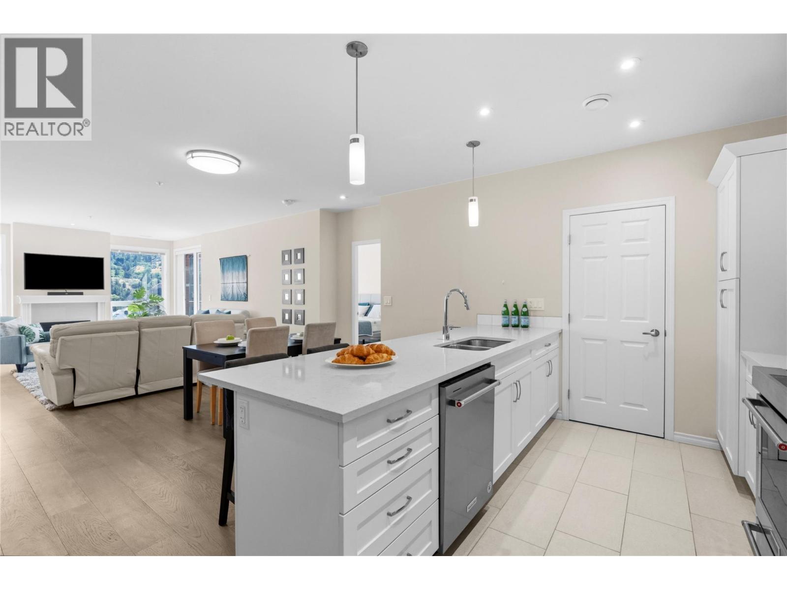 3346 Skaha Lake Road Unit# 1206, Penticton, British Columbia  V2A 0H6 - Photo 6 - 10393520