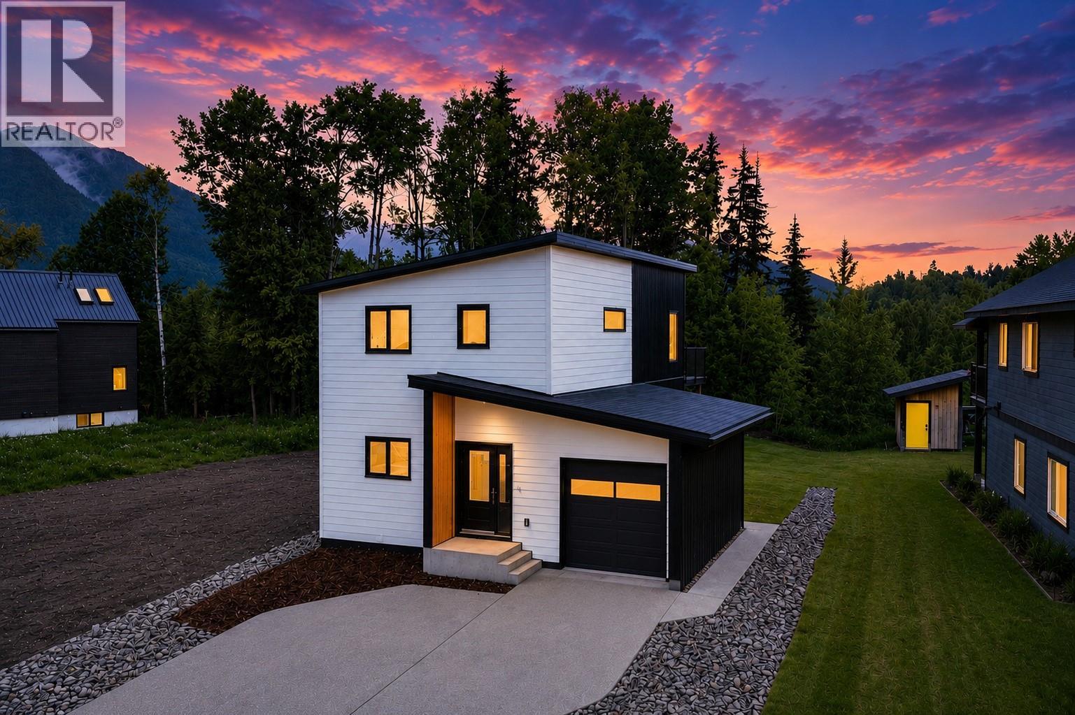 113 Whitetail Drive, Fernie, British Columbia  V0B 1M4 - Photo 2 - 10393873