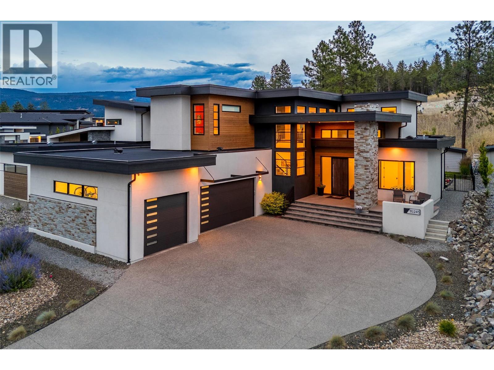 10245 Beacon Hill Drive, Lake Country, British Columbia  V4V 0A9 - Photo 1 - 10394226
