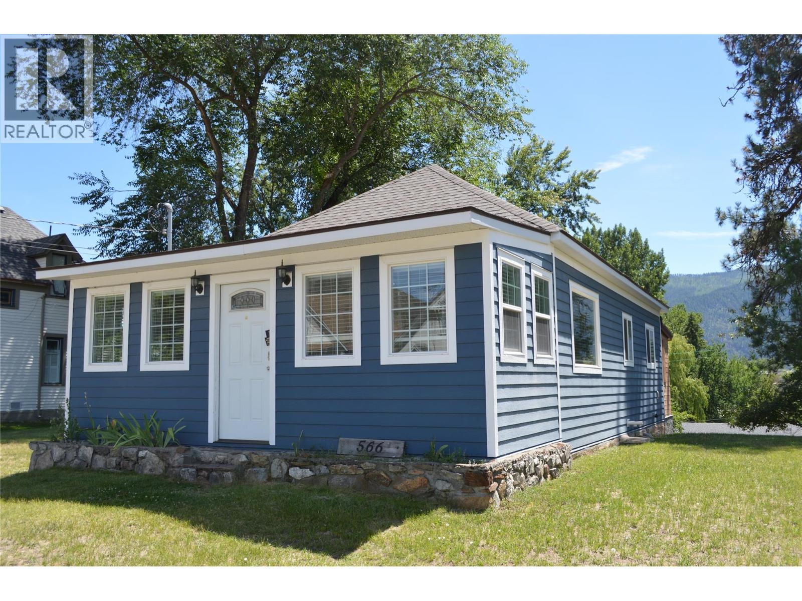 566 72nd Avenue, Grand Forks, British Columbia  V0H 1H0 - Photo 1 - 10394112