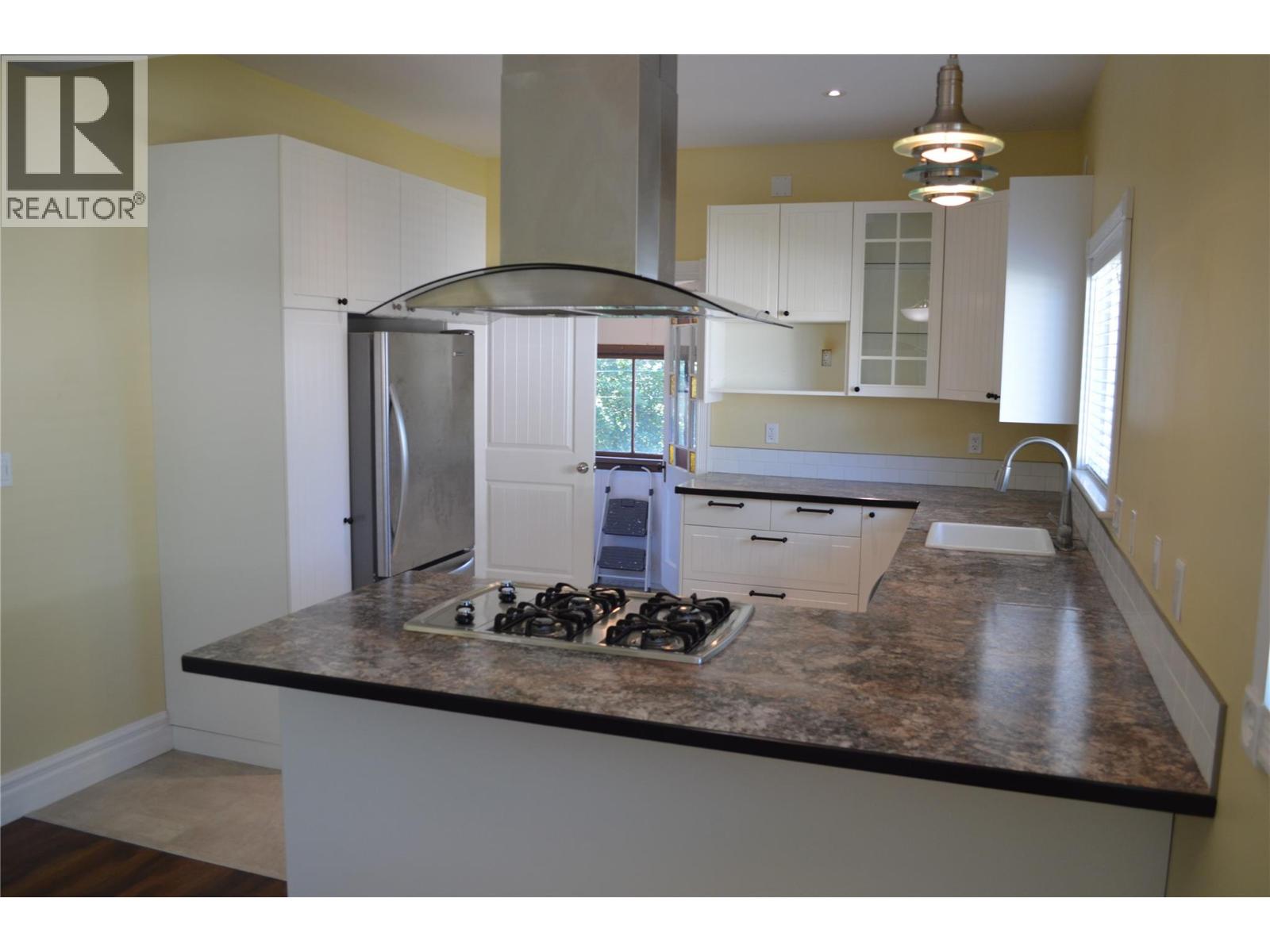 566 72nd Avenue, Grand Forks, British Columbia  V0H 1H0 - Photo 6 - 10394112
