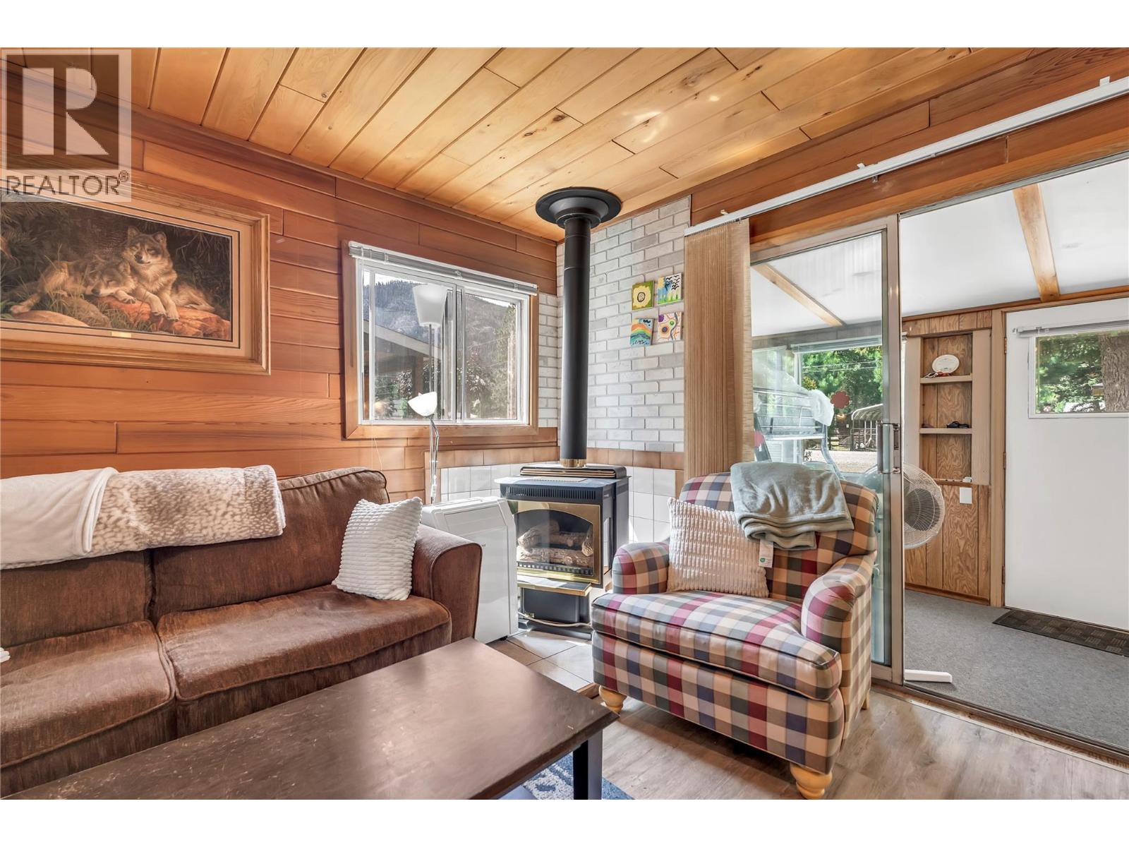 2637 Otter Avenue, Tulameen, British Columbia  V0X 1W0 - Photo 11 - 10394358