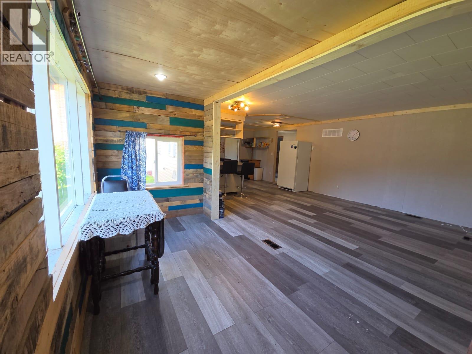 5208 47 Avenue Nw, Chetwynd, British Columbia  V0C 1J0 - Photo 3 - 10394369