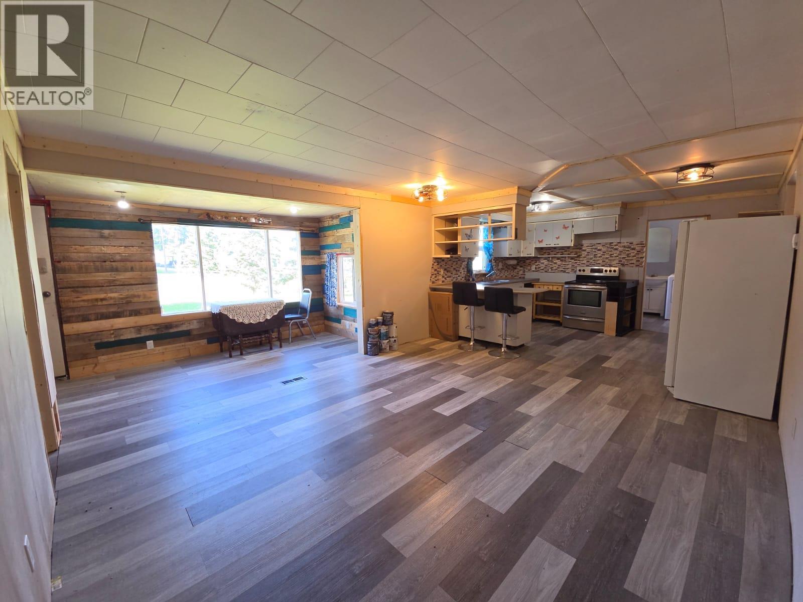 5208 47 Avenue Nw, Chetwynd, British Columbia  V0C 1J0 - Photo 4 - 10394369