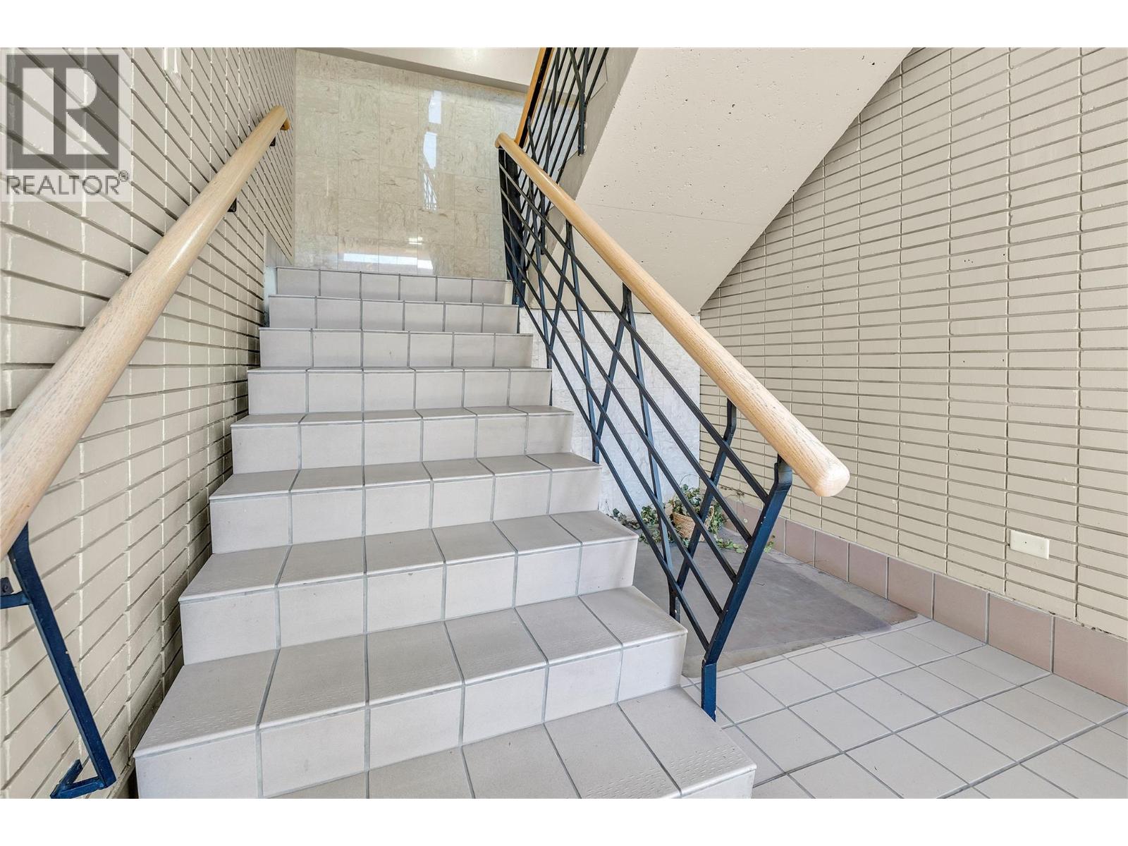284 Main Street Unit# 210, Penticton, British Columbia  V2A 5B2 - Photo 3 - 10394372
