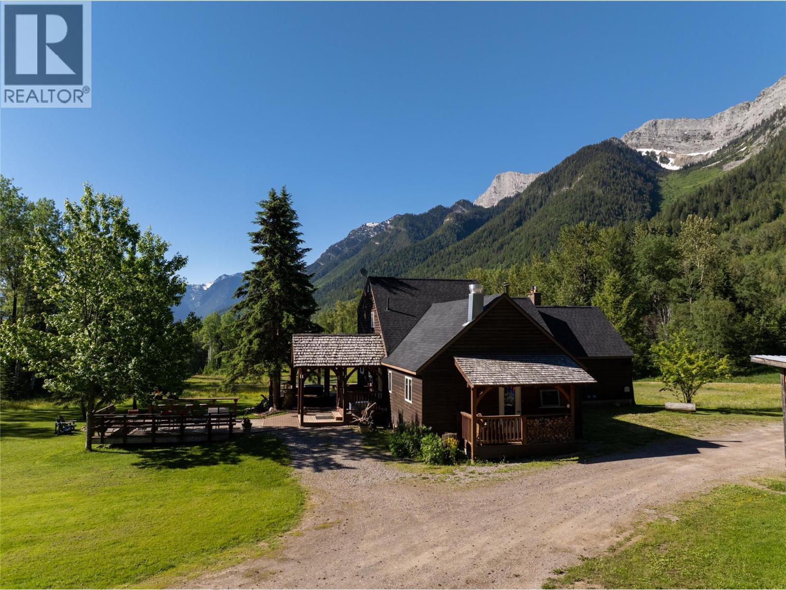 4485 Highway 3, Fernie, British Columbia  V0B 1M1 - Photo 10 - 10394193