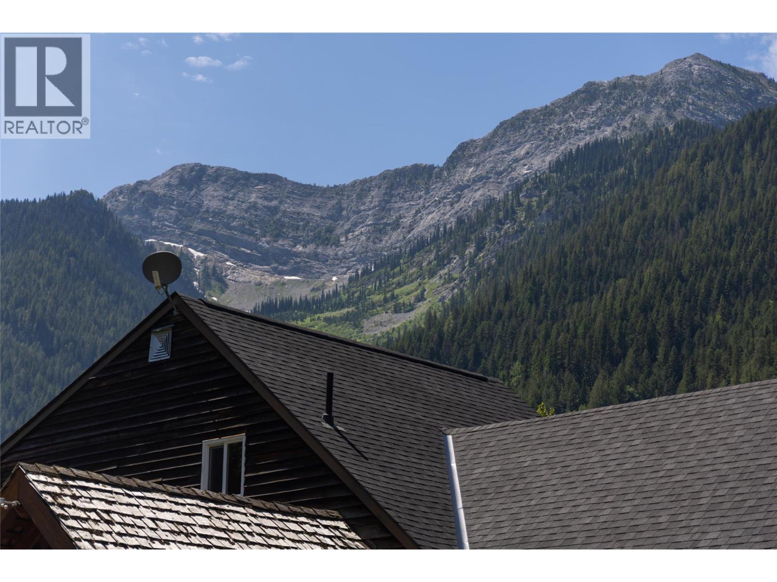 4485 Highway 3, Fernie, British Columbia  V0B 1M1 - Photo 11 - 10394193